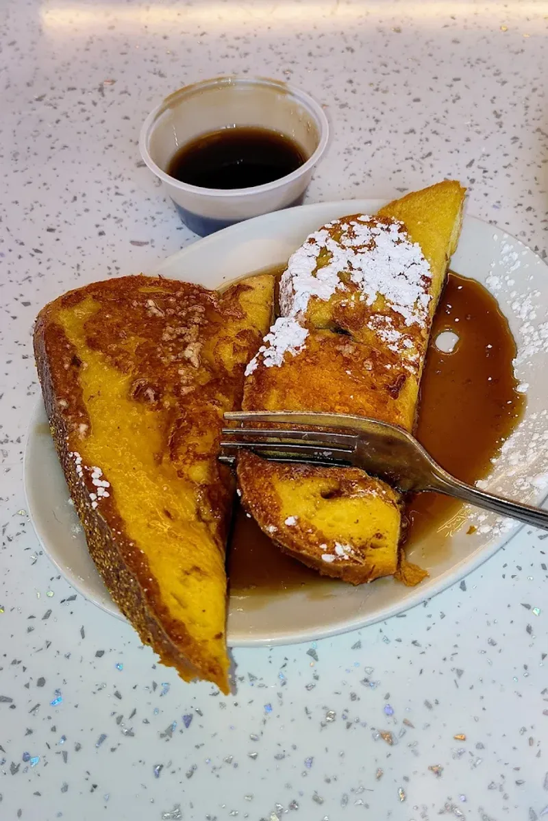 This Ohio Diner’s Cinnamon French Toast Has Quietly Become A Statewide Obsession 5 Toppings That Never Overwhelm