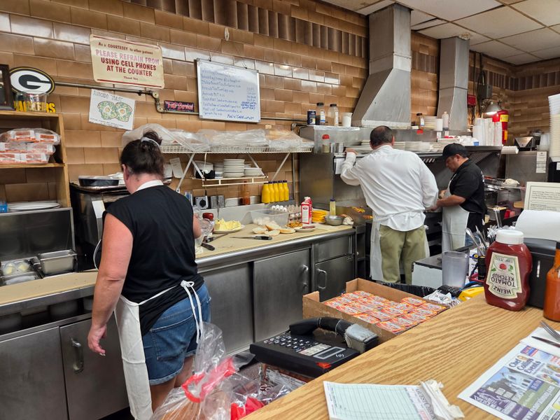 Why Cash Only Still Works Here