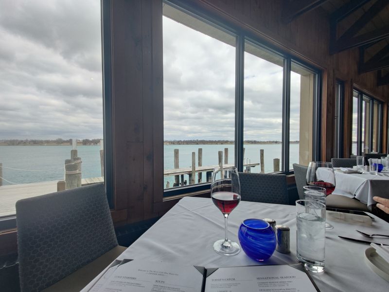 River Crab Blue Water Inn - St. Clair, Michigan