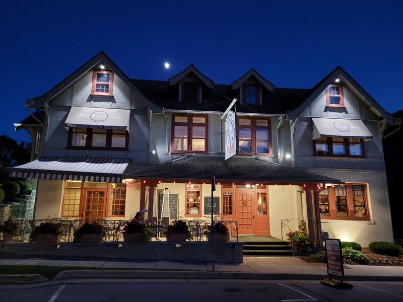 Red Circle Inn – Nashotah, Wisconsin