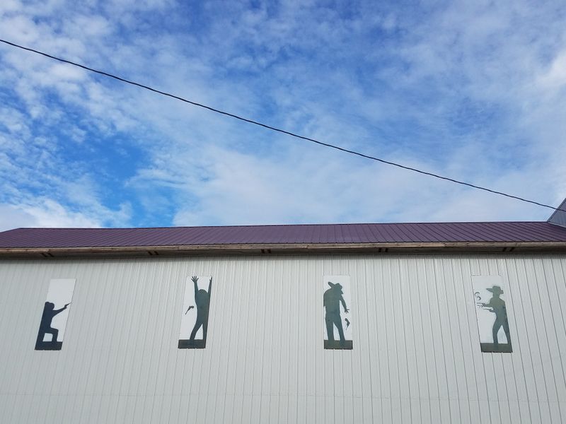 Locals and Travelers at One Table