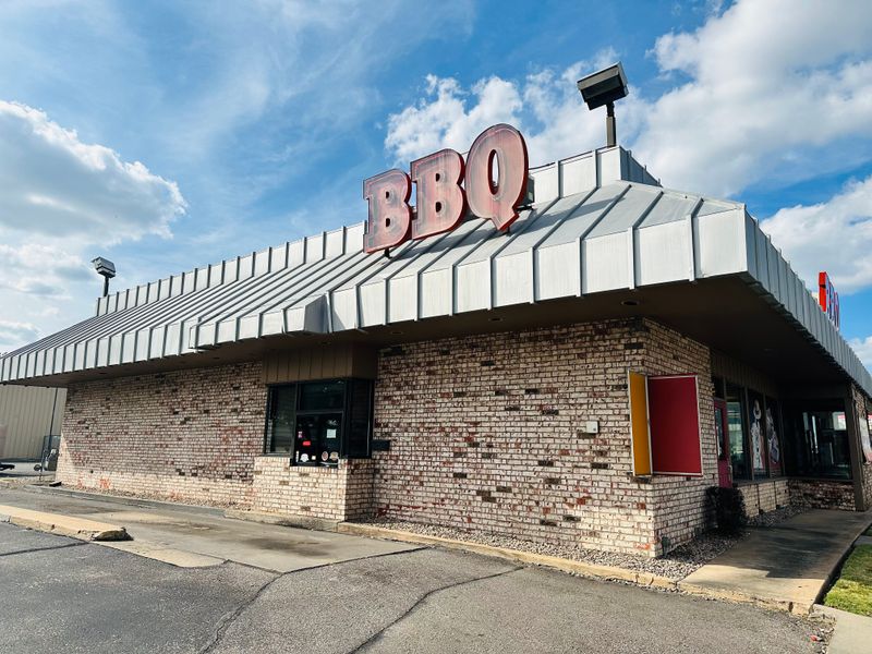 Hog Wild Pit BBQ Trailer – Wichita, KS