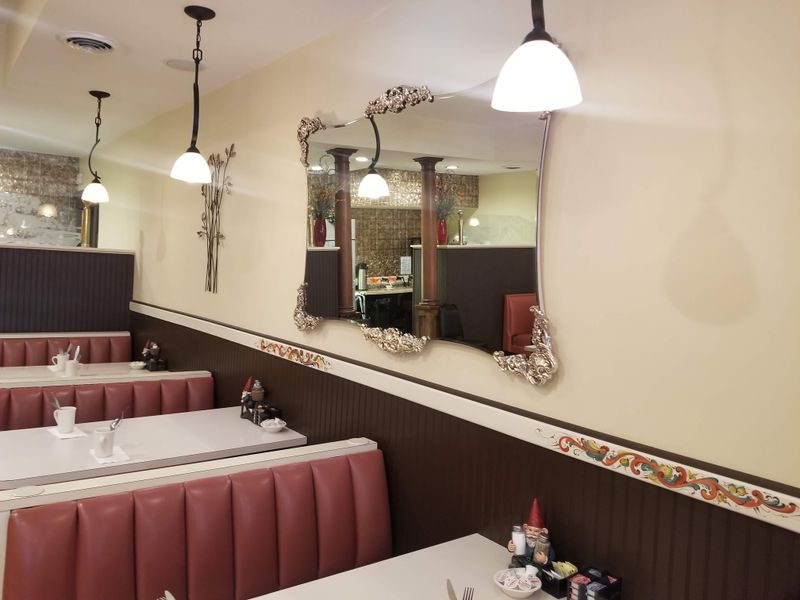 In Wisconsin, I Found A Tiny Café Serving “Sunday Dinner” Every Day Of The Week 7 Scandinavian Cafe Charm