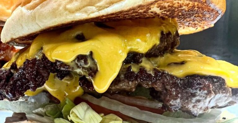 These Ohio Burger Joints Feel Straight Out Of The ’70s (And Locals Love It That Way)