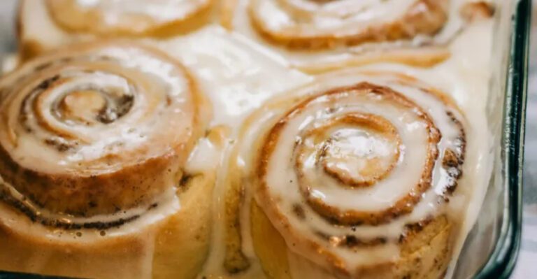 This Hidden Minnesota Bakery Serves Cinnamon Rolls So Big They Barely Fit The Plate