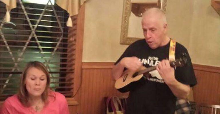 This Illinois Pizzeria Has Become A Friday Night Tradition For The Whole Town