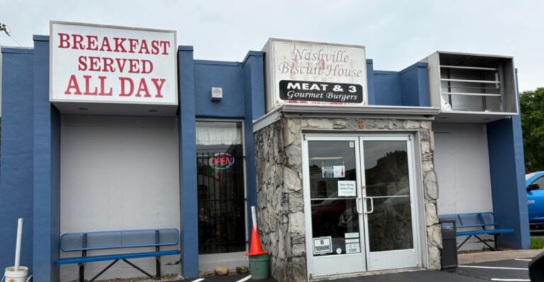 This Tennessee Biscuit House Draws A Line Down The Block Before The Lights Even Turn On