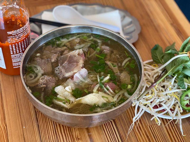 This Washington Noodle House Turns Rainy Evenings Into Steaming-Bowl Comfort 2 Signature Beef Phở That Sets the Tone