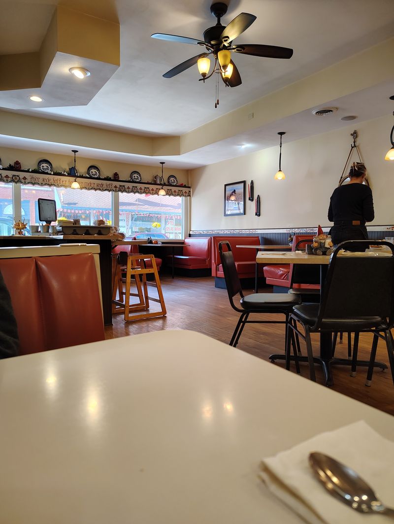 In Wisconsin, I Found A Tiny Café Serving “Sunday Dinner” Every Day Of The Week 15 Atmosphere: Quirky In The Best Way