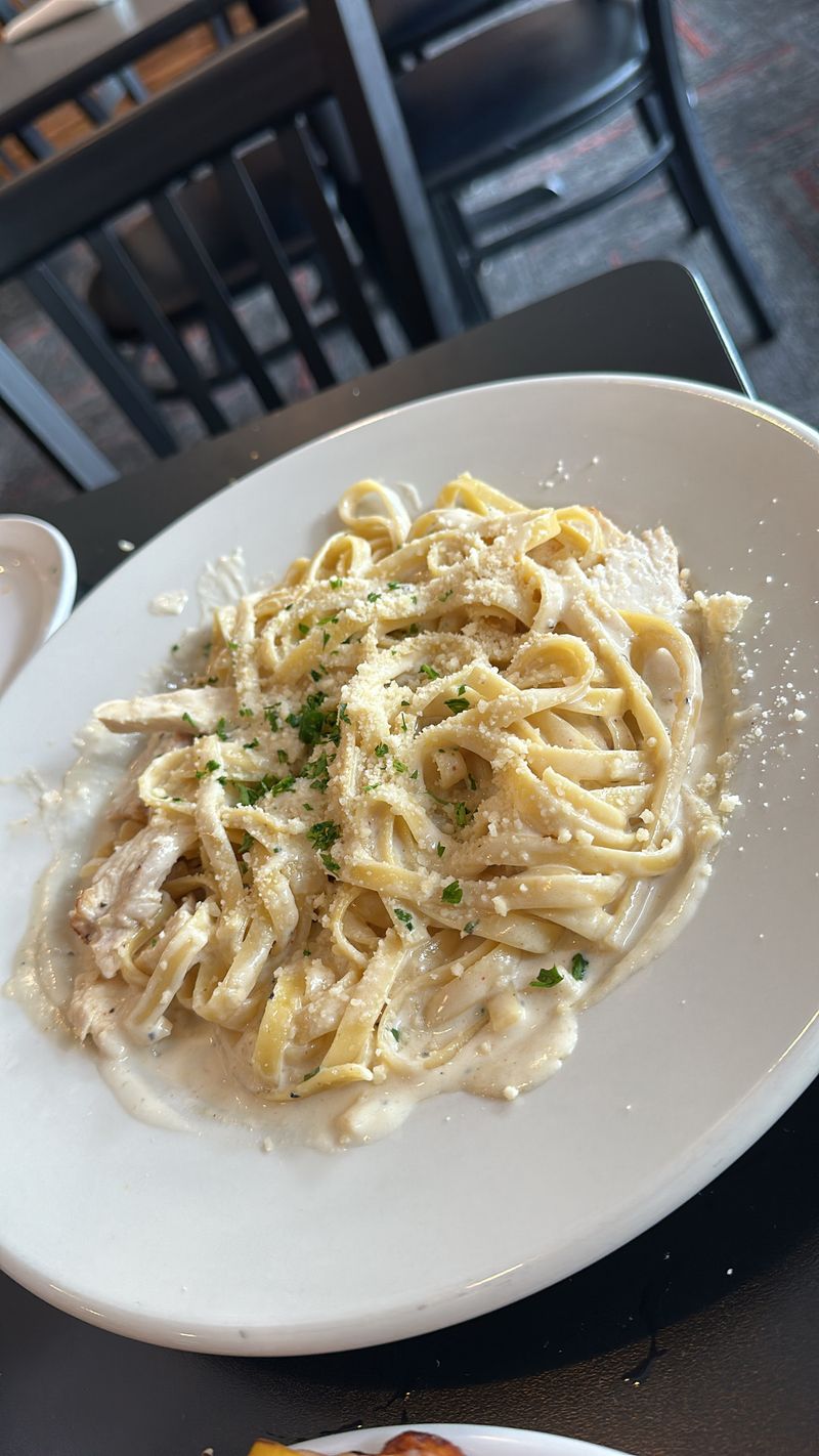 At This Ohio Italian Trattoria, Friday Nights Feel Like A Standing Reservation For The Whole Town 10 Chicken Alfredo For Comfort