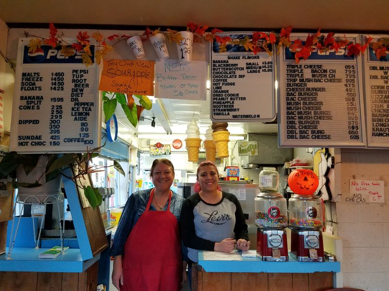 This Oregon Small-Town Burger Stand Turns Crispy Fries And Thick Milkshakes Into A Must-Stop Roadside Ritual 12 Service And Consistency Notes