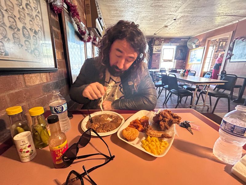 This Mississippi Soul Food Café Fills The Parking Lot Before The Doors Even Open 17 Why It Sticks With You