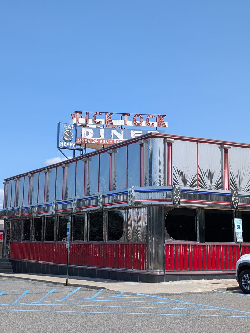 10 New Jersey Diners Where Pie And Coffee Still Feel Like A Proper Nightcap 7 Tick Tock Diner - Clifton, New Jersey