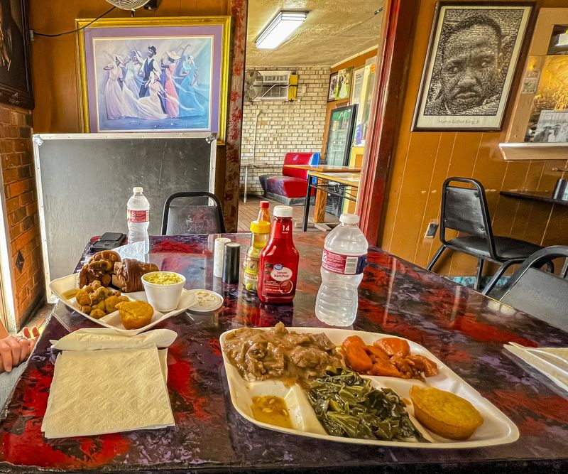 This Mississippi Soul Food Café Fills The Parking Lot Before The Doors Even Open 3 The Vibe Inside
