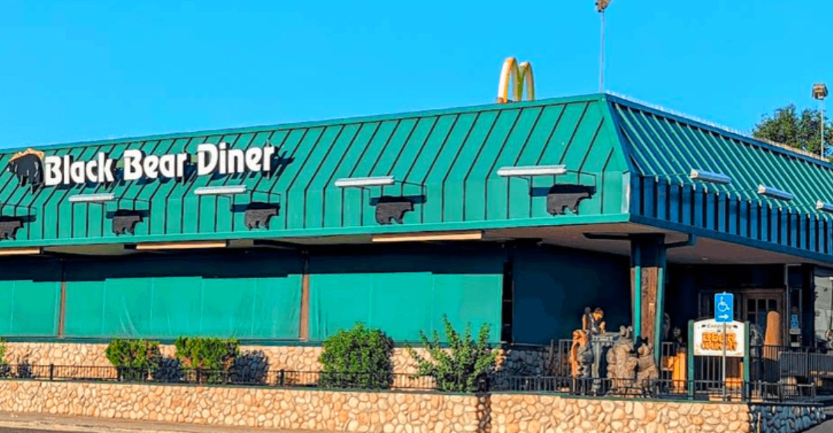 10 Roadside Breakfast Grills Across America Serving Plates That Cover the Whole Table 5 10 Roadside Breakfast Grills Across America Serving Plates That Cover the Whole Table