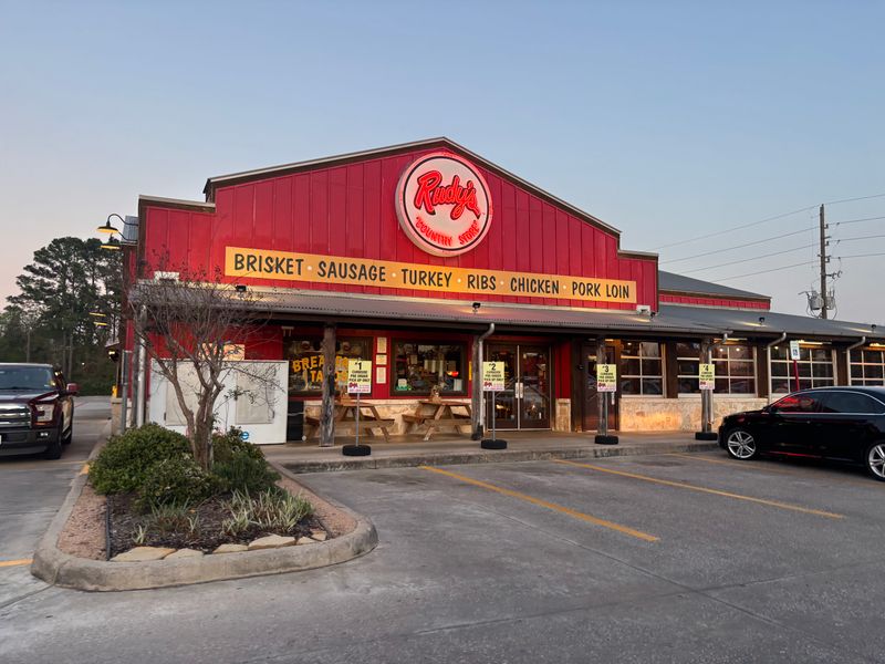 Rudy’s Country Store & BBQ – Houston, TX