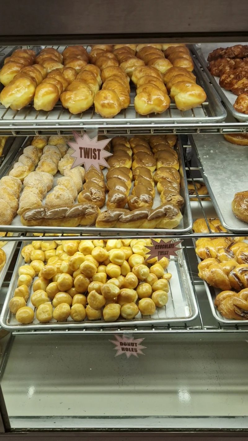 11 Arizona Donut Shops Where The Glaze Is Still Warm When The Box Closes 6 Rainbow Donuts - Phoenix, Arizona