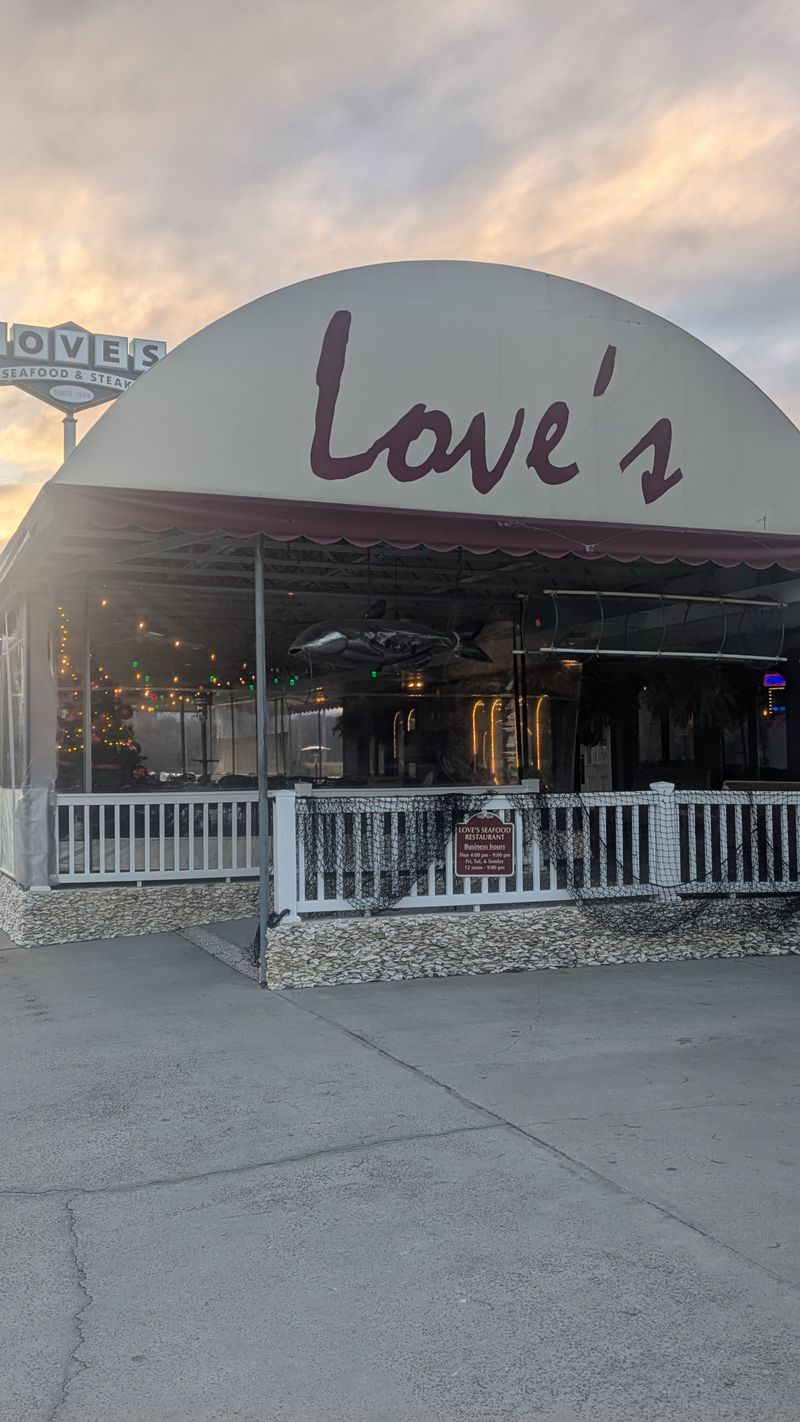Love’s Seafood Restaurant