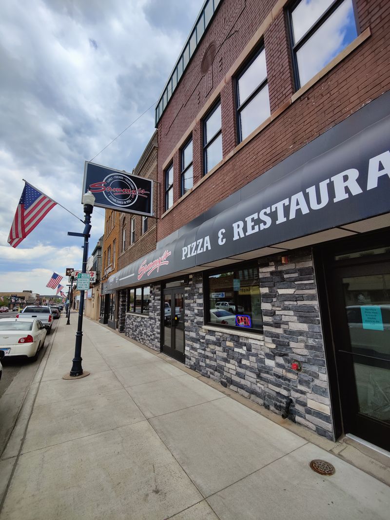 11 Minnesota Pizza Parlors That Still Use Brick Ovens Older Than the Town 6 Sammy's Pizza & Restaurant - Hibbing
