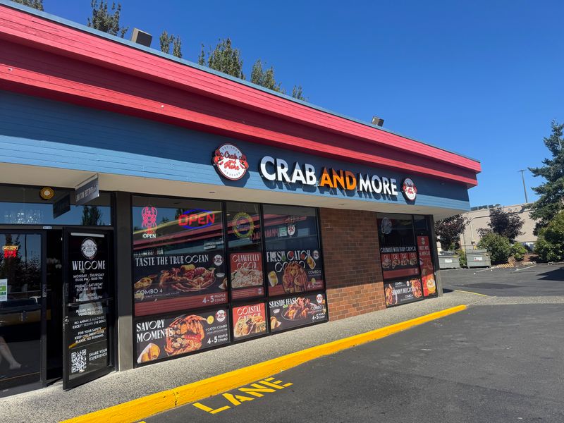 11 Washington Seafood Buffets Where Salmon, Clams, And Crab Keep Plates Overflowing 6 Crab and More - Federal Way, Washington