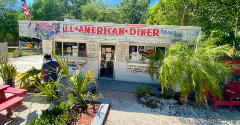 12 Hole-in-the-Wall Spots Travelers Swear Were the Best Meals of Their Road Trip