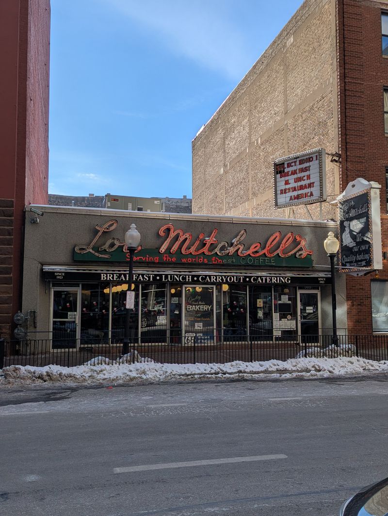 12 Illinois Breakfast Spots Where the Bacon Fryer Never Seems to Cool Down 6 Lou Mitchell's - Chicago, Illinois