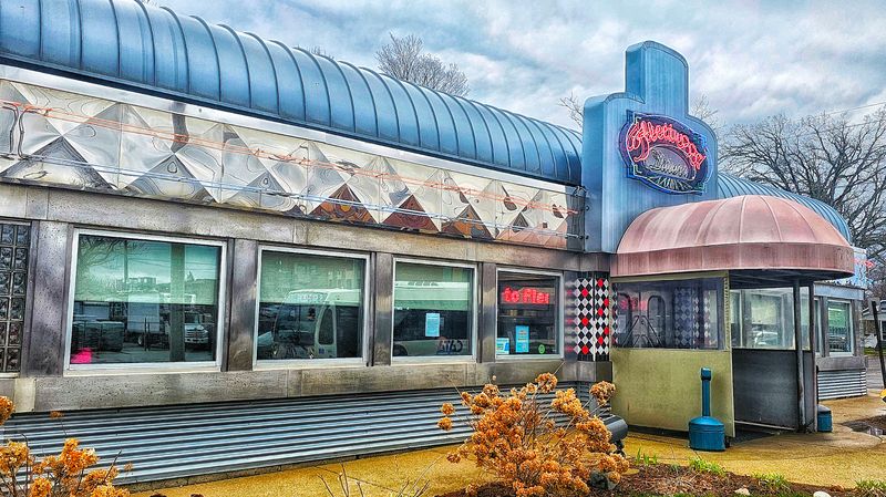 12 Michigan Diners Where Every Bite Feels Like A Page From A Retro Menu 2 Fleetwood Diner - Lansing, Michigan