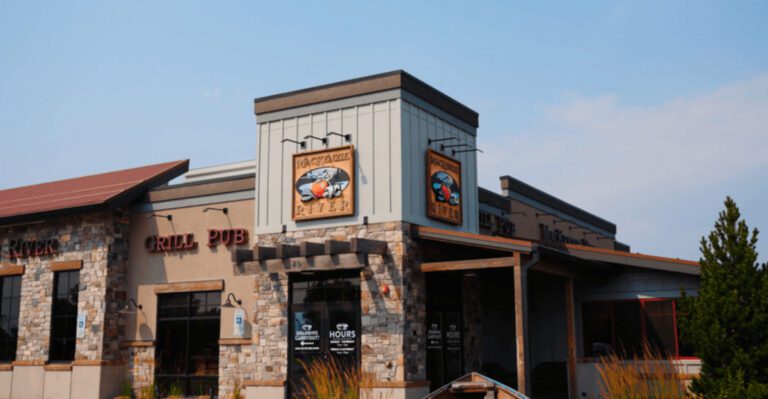 12 Mountain-Style Pizza Cabins Across America Everyone Seems to Talk About