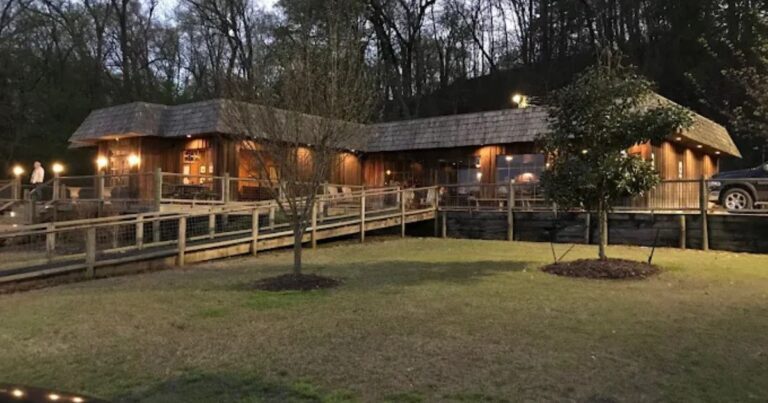 13 Catfish Houses Across America Where Friday Nights Still Feel Like Tradition