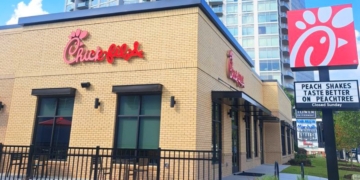 14 Restaurant Chains Chefs Admit They Secretly Crave on Their Days Off