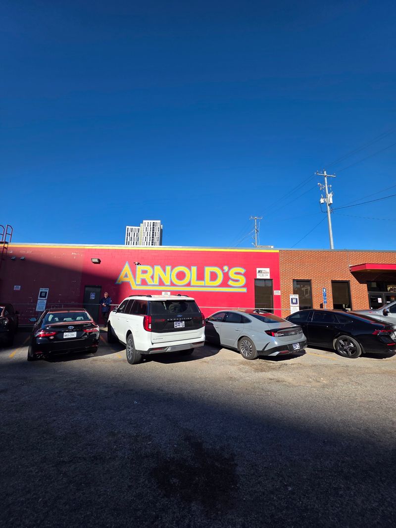 14 Tennessee Meat-And-Three Spots Where You Never Leave Hungry 6 Arnold's Country Kitchen - Nashville, Tennessee