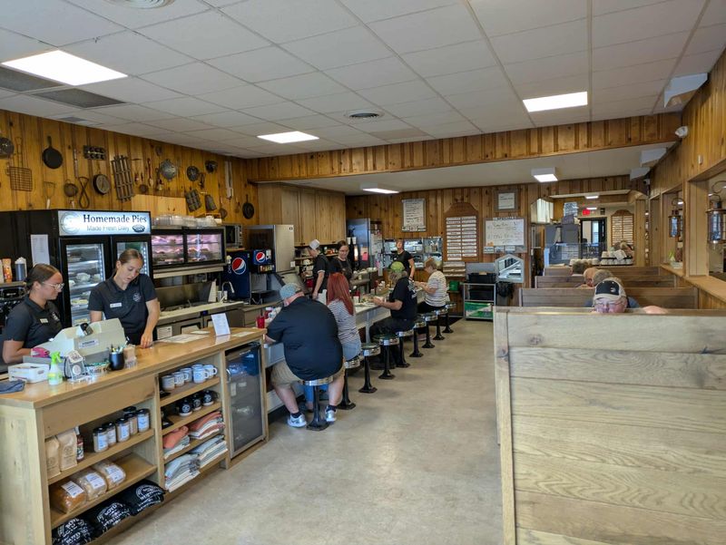 15 Ohio Small Town Diners Where The Breakfast Rush Feels Like A Daily Tradition 6 Boyd & Wurthmann Restaurant - Berlin, Ohio