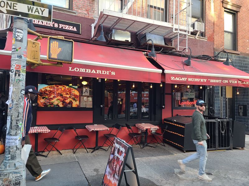 17 Old-School Italian Restaurants Where the Decor Hasn’t Changed in Decades 6 Lombardi’s Pizza — New York, New York