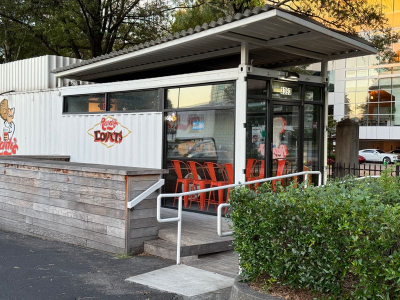 23 Classic American Bakeries Still Making Donuts the Way Grandpa Remembered 2 Randy's Donuts