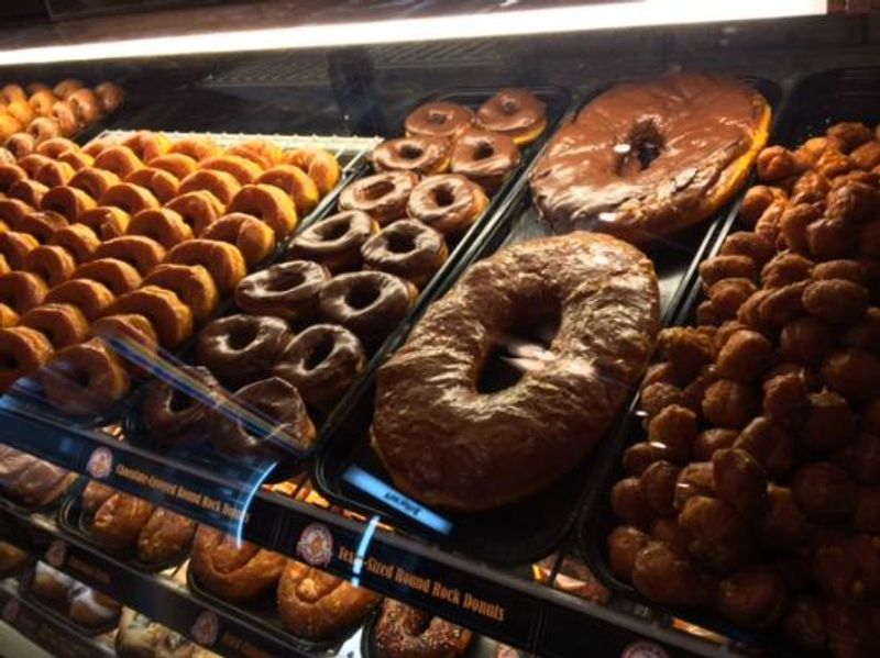 23 Small-Town Bakeries Across America Selling Cinnamon-Sugar Doughnuts That Vanish by Mid-Morning 6 Round Rock Donuts - Round Rock, Texas