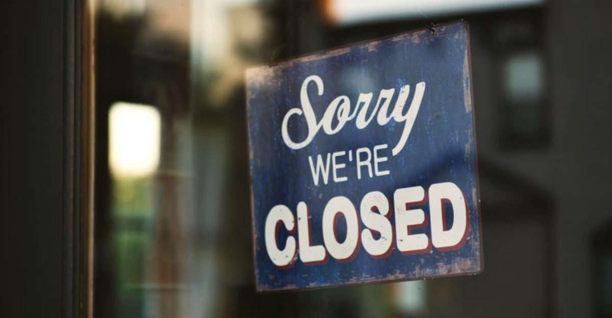 24 Restaurant Red Flags That Basically Scream “We’re Closing Soon”