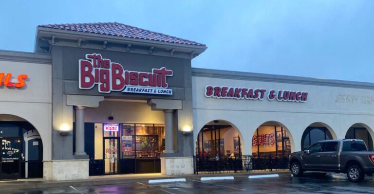 9 Hidden-Gem Breakfast Rooms Across America Where Locals Guard Their Favorite Table