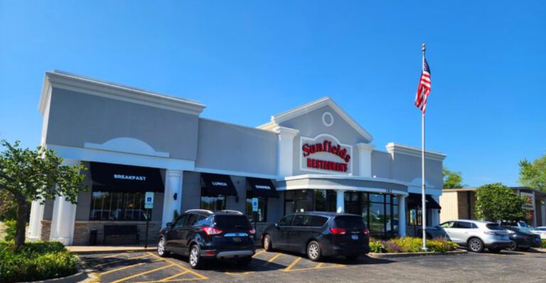 9 Hidden Illinois Diners Where Blue Plate Specials Still Arrive Piled High