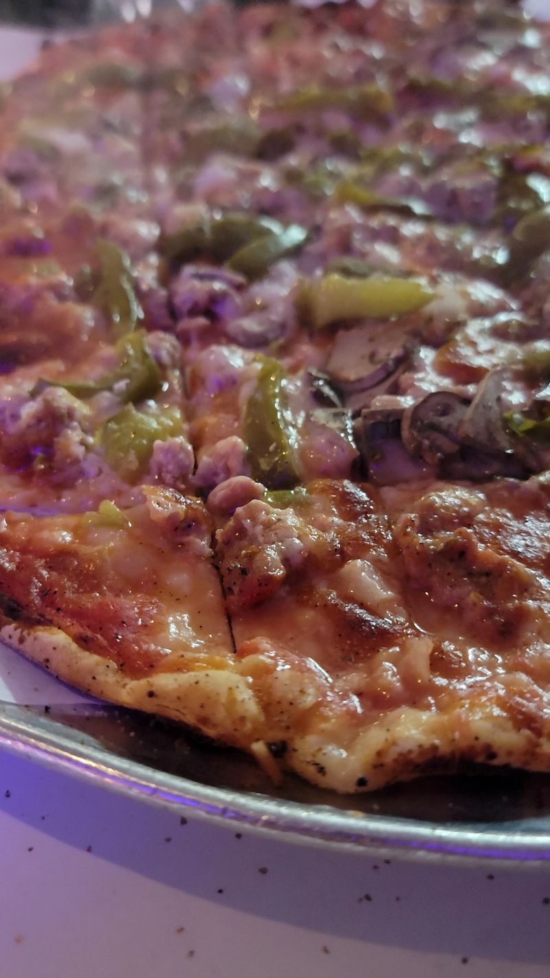 This Chicago Pizza Spot Serves Thin Crust Pizza Locals Say Is The Real Deal 19 Green Pepper And Onion Harmony