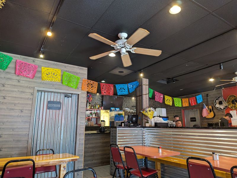This Iowa Mexican Grill Serves Fajitas And Margaritas Locals Say Always Bring A Crowd 13 Walls That Remember Weeknights