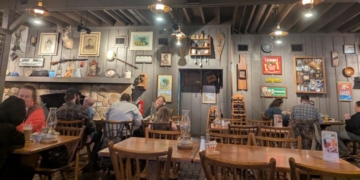 According to Servers These 20 Chain Restaurants Have the Most Loyal Regulars