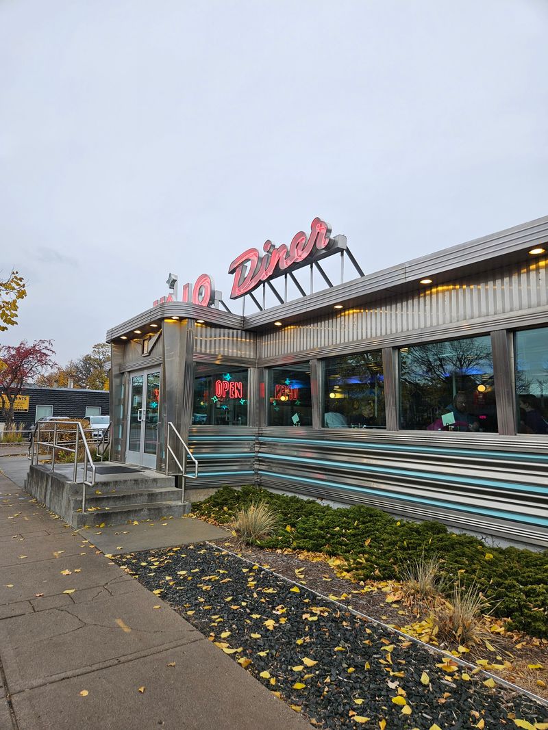 Hi-Lo Diner - Minneapolis, Minnesota