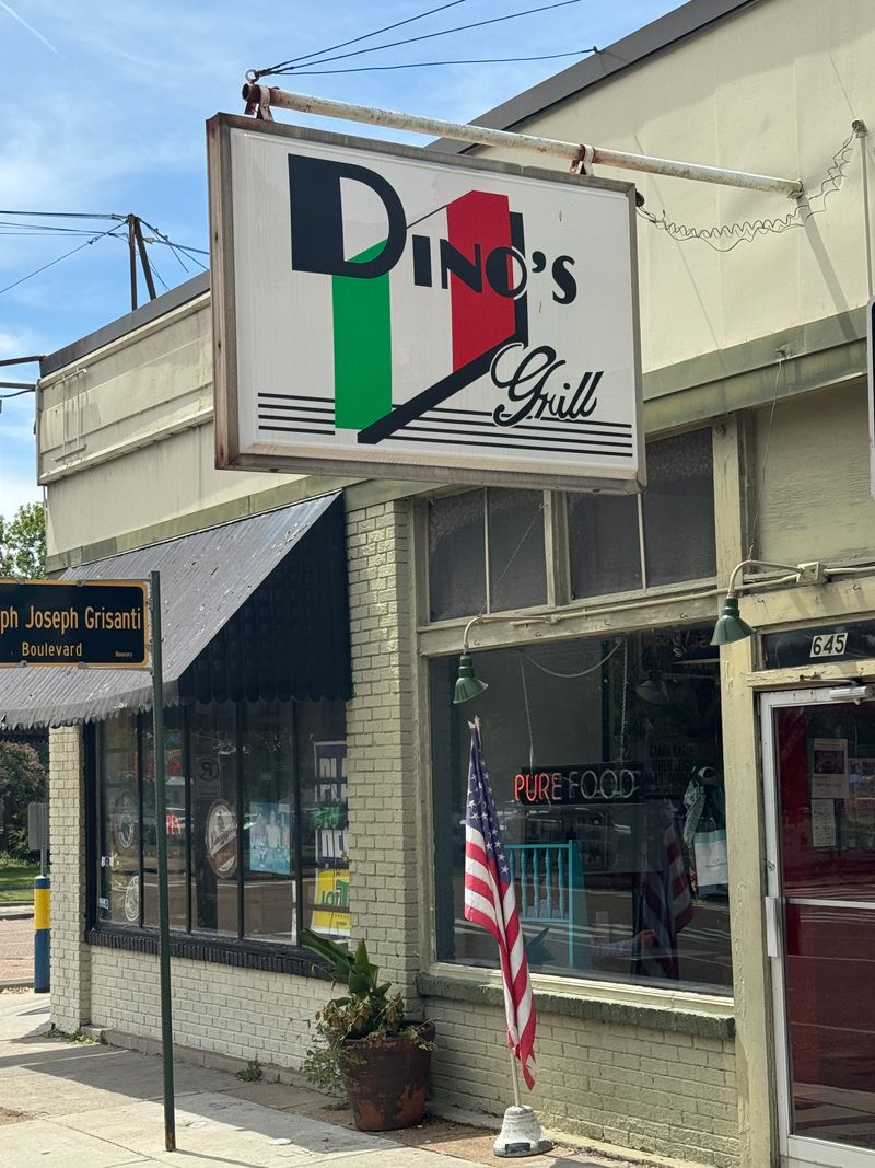 Dino's Grill	Memphis, Tennessee