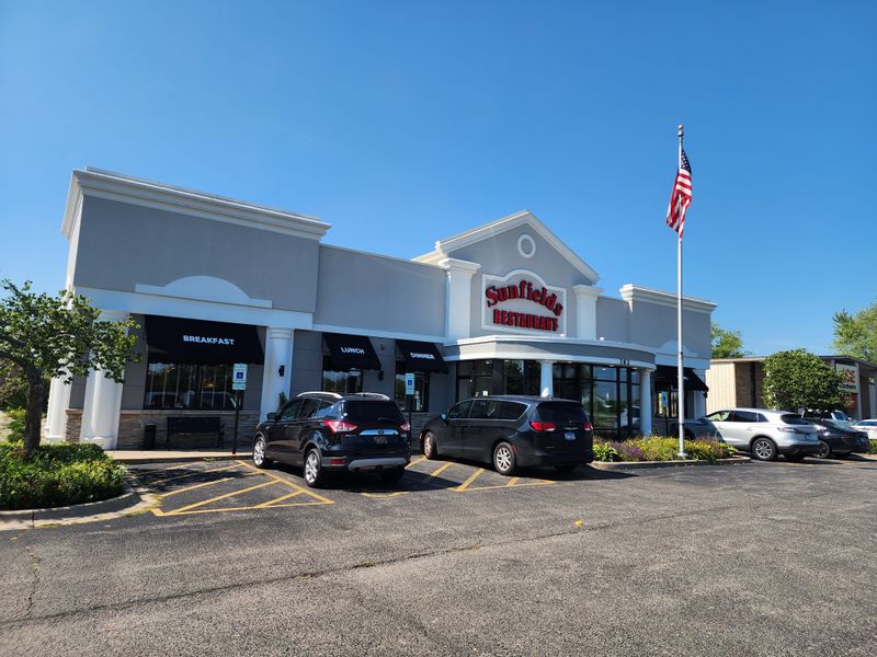 9 Hidden Illinois Diners Where Blue Plate Specials Still Arrive Piled High 14 Sunfield's Restaurant - Yorkville, Illinois