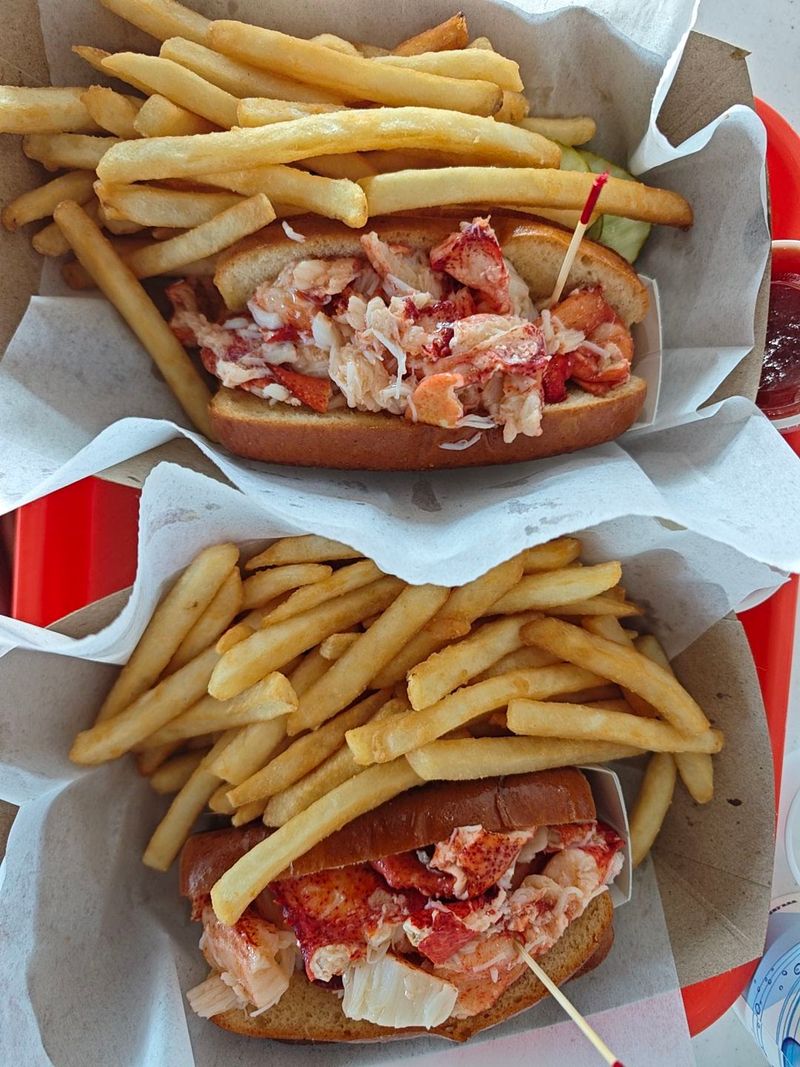 I Drove Across Maine To Taste 12 Lobster Roll Shacks And 4 Were Pure Magic 9 Bob's Clam Hut – Kittery, Maine