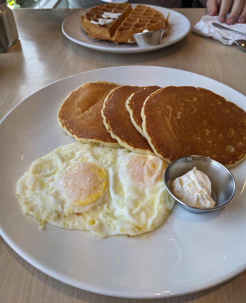 This Minnesota Pancake House Flips Cakes Bigger Than The Plate 11 Northwoods Favorite