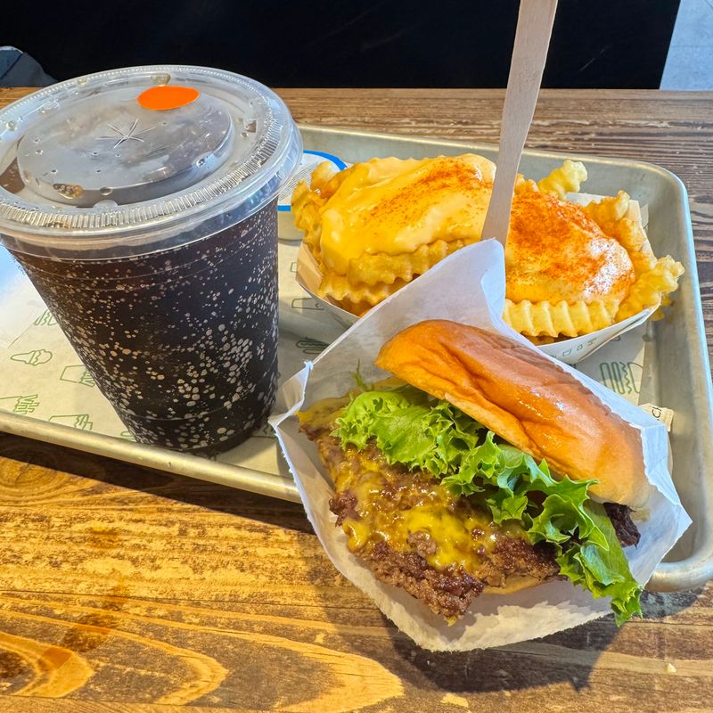 21 Comfort-Food Cafes Across America Where the Mac and Cheese Comes Out Bubbling Hot 8 Shake Shack Dumbo - Brooklyn, New York