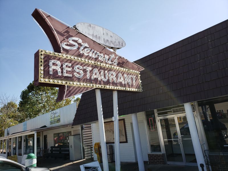Roadside Food Gems in Every State You'll Be Glad You Pulled Over For 30 Stewart's Restaurant – Lake Ozark, Missouri