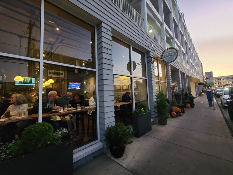 Henlopen City Oyster House