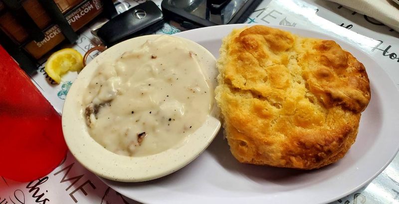 This Florida Biscuit Barn Serves Fluffy Biscuits And Sausage Gravy Locals Call the “Real Southern Deal” 19 Gravy Duo Sampler